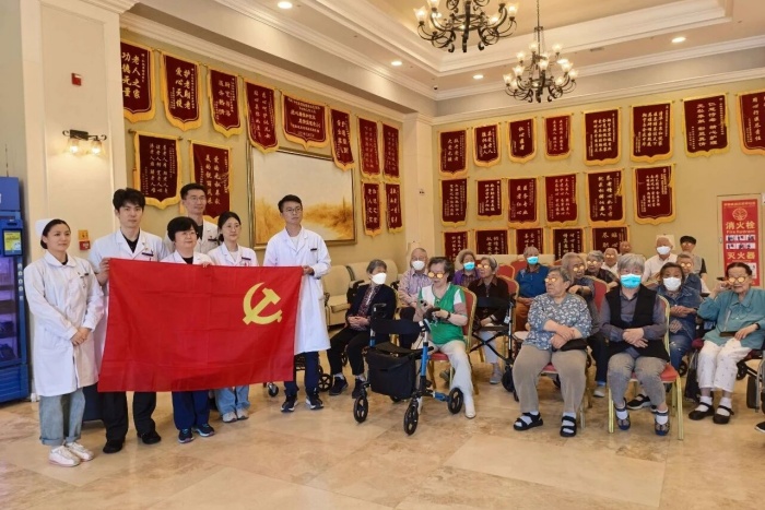 健康科普丨内科一党支部走进颐养社区，送科普、送健康、送温暖